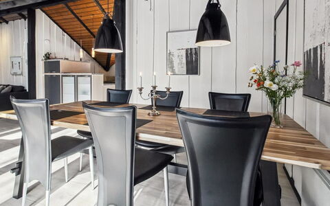 Sölvy - 30Km from the Sea: Mueble, Diseño De Interiores, Piso, Madera, Mesa, Suelos De Madera, Silla, Suelo, Cocina Y Comedor Mesa, Comedor