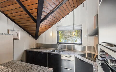 Sölvy - 30Km from the Sea: Cocina, Techo, Diseño De Interiores, Mostrador, Piso, Casa, Suelo, Fregadero, Electrodoméstico, Aparato De Cocina