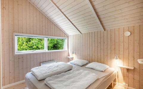 Ljuba - 40Km from the Sea: Madera, Techo, Diseño De Interiores, Habitación, Casa, Habitación, Cama, Lecho, Madera Dura, Lámpara