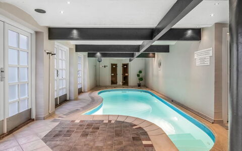 Jolanda: Azul, Arbusto, Cabaña, Cobertura Del Suelo, Jardín, Inmuebles, Sombra, Paisajismo, Casa De Campo, Eco Hotel