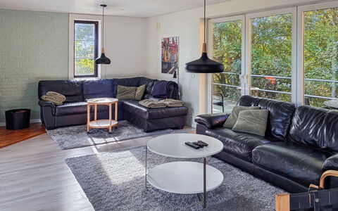 Aave - 5Km from the Sea: Mueble, Diseño De Interiores, Sofá, Piso, Suelo, Sala, Madera, Techo, Suelos De Madera, Encendiendo
