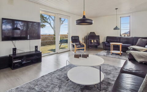 Aave - 5Km from the Sea: Madera, Casa, Mueble, Techo, Cabaña, Sala, Madera Dura, Silla, Suelos De Madera