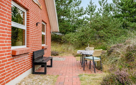 Annerose - 650M from the Sea: Mueble, Mueble Para Exteriores, Vajilla, Mesa, Drinkware, Silla, Mesa Al Aire Libre, Comida, Botella
