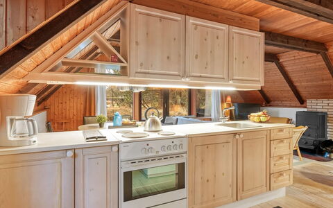 Erhardt - 2Km from the Sea: Cocina, Madera, Piso, Diseño De Interiores, Techo, Mueble, Gabinetes, Mostrador, Suelo, Aparato De Cocina