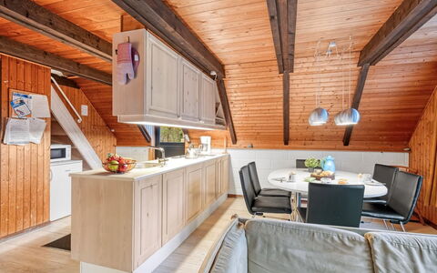 Erhardt - 2Km from the Sea: Madera, Techo, Diseño De Interiores, Cocina, Mueble, Ático, Habitación, Madera Dura, Departamento, Silla