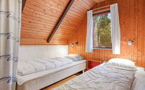 Erhardt - 2Km from the Sea: Madera, Casa, Techo, Manchas De Madera, Madera Dura, Habitación, Cabaña, Cuarto De Troncos, Cama, Tablón