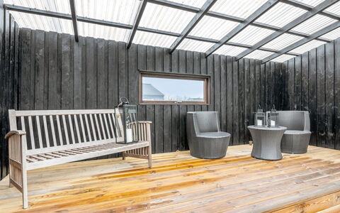Tamara - 800M to the Fjord: Mueble, Mueble Para Exteriores, Vajilla, Mesa, Drinkware, Silla, Mesa Al Aire Libre, Comida, Botella
