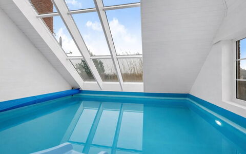 Eweline - 700M from the Sea: Suelo, Techo, Piso, Material Compuesto, Piscina, Ático, La Luz Del Día, Vaso, Diseño