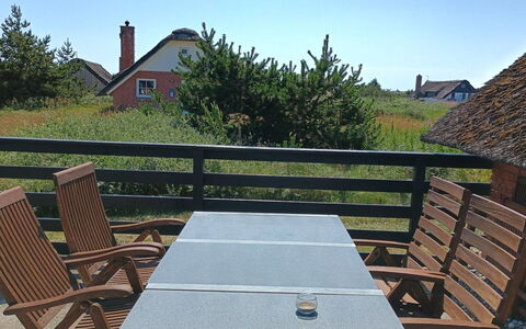 Eweline - 700M from the Sea: Mueble, Mueble Para Exteriores, Silla, Mesa Al Aire Libre, Mesa, Madera Dura, Sombra, Manchas De Madera, Patio, Cubierta