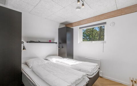 Tatania - 500M to the Fjord: Techo, Habitación, Habitación, Lámpara, Lecho, Marco De La Cama, Cama, La Luz Del Día