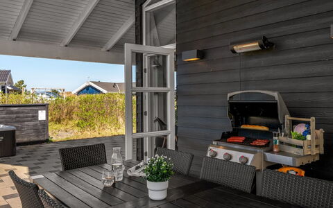 Tatania - 500M to the Fjord: Madera, Mueble, Mueble Para Exteriores, Casa, Porche, Silla, Cubierta, Patio, Vía Muerta, Mesa Al Aire Libre