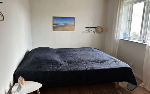 Jorek - 700M from the Sea: Habitación, Madera, Cama, Lecho, Sábana, Mueble, Suelo, Piso, Linos, Diseño De Interiores