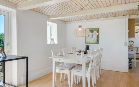 Jorek - 700M from the Sea: Mueble, Diseño De Interiores, Piso, Suelo, Madera, Techo, Mesa, Silla, Cocina Y Comedor Mesa, Comedor