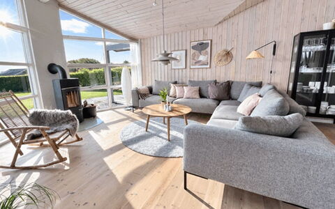 Bosse - 200M to the Fjord: Madera, Casa, Sala, Suelos De Madera, Madera Dura, Material Natural, Diseño, Tablón, Sofá