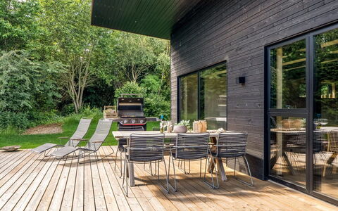 Diuri - 500M to the Fjord: Madera, Casa, Mueble Para Exteriores, Jardín, Vía Muerta, Cobertura Del Suelo, Silla, Mesa Al Aire Libre, Cubierta, Patio Interior