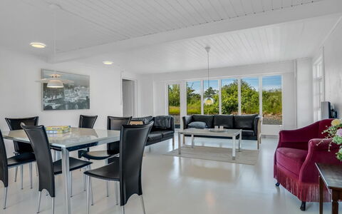 Franki - 9Km from the Sea: Casa, Techo, Casa, Puerta, Cabaña, Sombra, Jardín, Cobertura Del Suelo, Porche, Yarda