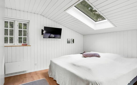 Bengta - from the Sea: Madera, Techo, Diseño De Interiores, Piso, Suelo, Habitación, Casa, Cama, Habitación, Lecho