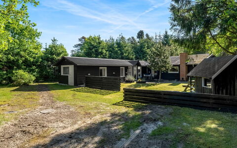 Nanne - from the Sea: Hierba, Casa, Casa, Arbusto, Cabaña, El Terreno Del Lote, Techo, Área Rural, Asentamientos Humanos, Llanura