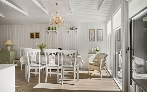 Nanne - from the Sea: Mueble, Diseño De Interiores, Piso, Madera, Suelo, Techo, Comedor, Mesa, Silla, Lámpara