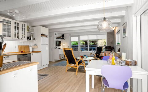Nanne - from the Sea: Mueble, Piso, Diseño De Interiores, Suelo, Madera, Suelos De Madera, Techo, Silla, Mesa, Habitación