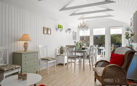 Nanne - from the Sea: Mueble, Diseño De Interiores, Piso, Madera, Techo, Suelo, Mesa, Lámpara, Silla, Habitación