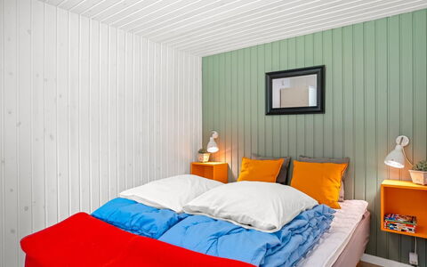 Nanne - from the Sea: Habitación, Diseño De Interiores, Cama, Sábana, Lecho, Madera, Techo, Mueble, Suelo, Piso