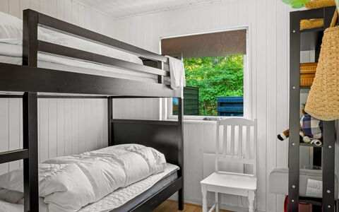 Nanne - from the Sea: Madera, Habitación, Cama, Litera, Diseño De Interiores, Lecho, Suelo, Piso, Sábana, Marco De La Cama