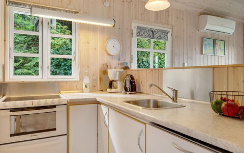 Odlef - 110M to the Fjord: Cocina, Diseño De Interiores, Mostrador, Piso, Madera, Techo, Arreglo De Tubería, Suelo, Aparato De Cocina, Encendiendo