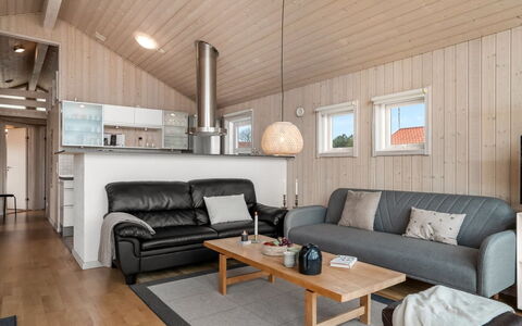 Nomi - 100M from the Sea: Madera, Mueble, Piso, Diseño De Interiores, Techo, Suelo, Sofá, Habitación, Sala, Casa