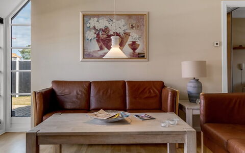 Verner - 990M from the Sea: Mueble, Diseño De Interiores, Piso, Pared, Madera, Suelo, Sofá, Habitación, Mesa, Sala