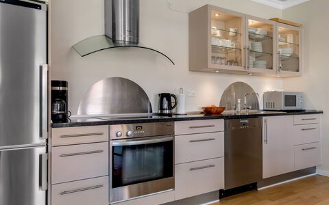 Verner - 990M from the Sea: Aparato De Cocina, Mueble, Cocina, Gabinetes, Piso, Electrodoméstico, Mostrador, Diseño De Interiores, Electrodoméstico, Madera