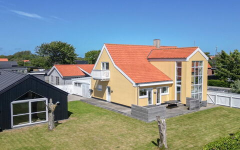 Meike - 700M from the Sea: Casa, Techo, Casa, Cabaña, Cobertizo, Edificios Del Jardín, Vía Muerta, Yarda, Cuarto De Troncos, \Choza