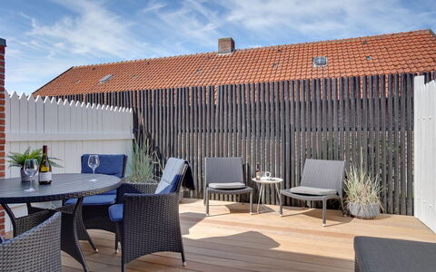 Henritte - 200M from the Sea: Madera, Mueble Para Exteriores, Mueble, Silla, Cubierta, Sombra, Madera Dura, Mesa Al Aire Libre, Patio, Suelos De Madera