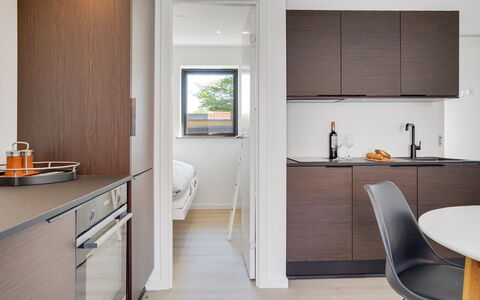 Henritte - 200M from the Sea: Diseño De Interiores, Mostrador, Cocina, Madera, Mueble, Piso, Gabinetes, Suelo, Aparato De Cocina, Habitación