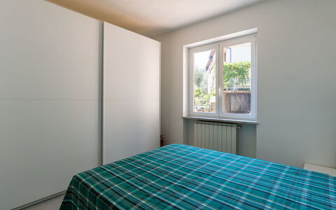 Alessandro: Diseño De Interiores, Piso, Habitación, Madera, Cama, Suelo, Habitación, Sábana, Techo, Lecho