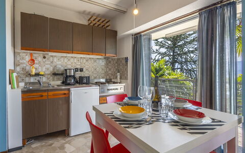 Max: Mueble, Electrodoméstico, Cocina, Departamento, Silla, Aparato De Cocina, Recurso, Manchas De Madera, Cocina Y Comedor Mesa, Mostrador
