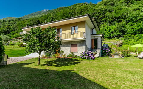 Family Home: Accidentes Geográficos Montañosas, Montaña, Colina, Tierras Altas, Hill Station, Área Rural, Cordillera, Valle, Jardín, Césped