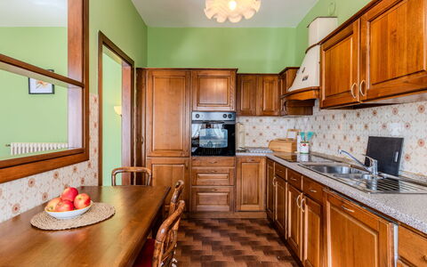 Family Home: Diseño De Interiores, Gabinetes, Madera, Piso, Cocina, Mueble, Techo, Suelo, Mostrador, Habitación