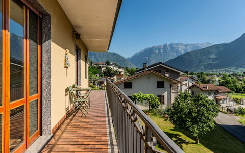 Family Home: Montaña, Colina, Balcón, Casa, Cordillera, Hill Station, Porche, Valle, Cresta, Eco Hotel