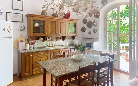 Lucia e Francesco: Mueble, Diseño De Interiores, Piso, Madera, Cocina, Comedor, Mesa, Cocina Y Comedor Mesa, Silla, Mostrador