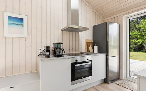 Ingalil - 825M from the Sea: Piso, Madera, Suelo, Diseño De Interiores, Suelos De Madera, Aparato De Cocina, Mueble, Cocina, Techo, Electrodoméstico