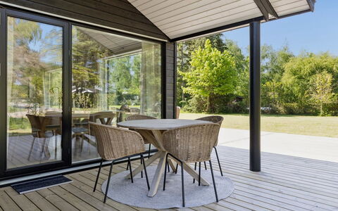 Ingalil - 825M from the Sea: Madera, Porche, Cubierta, Madera Dura, Sombra, Suelos De Madera, Mueble Para Exteriores, Patio, Estructura Al Aire Libre, Silla
