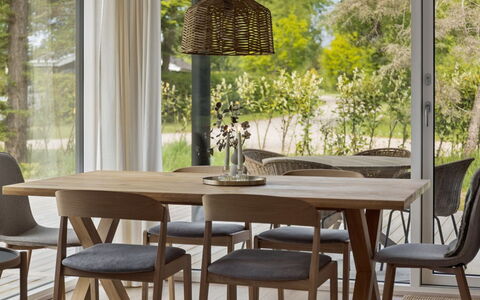 Ingalil - 825M from the Sea: Mueble, Madera, Piso, Comedor, Diseño De Interiores, Cocina Y Comedor Mesa, Mesa, Suelo, Silla, Suelos De Madera