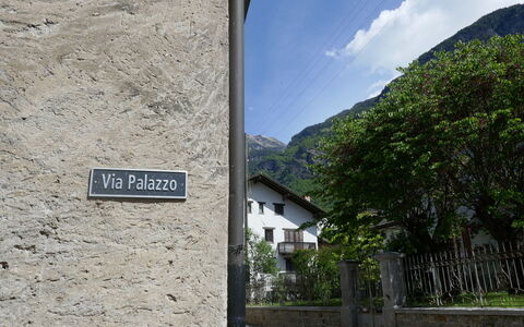 Palazzo Landfogti Studio: Pared, Cordillera, Pendiente, Alpes, Pueblo De Montaña, Entrada De Coches, Losa