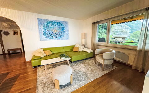 Apt.woka: Mueble, Diseño De Interiores, Piso, Suelo, Sofá, Madera, Techo, Habitación, Sala, Suelos De Madera