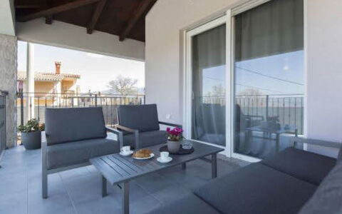 Šimuni: Departamento, Balcón, Condominio, Cerca, Mueble Para Exteriores