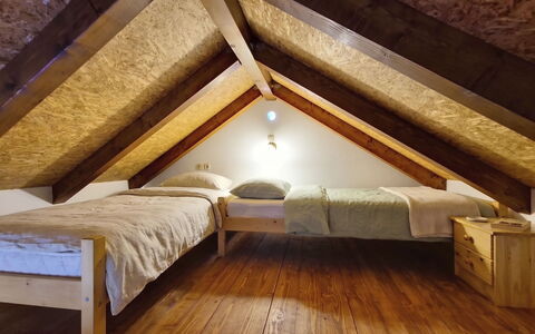 Castel Venier: Piso, Suelo, Madera, Habitación, Diseño De Interiores, Techo, Cama, Mueble, Ático, Habitación