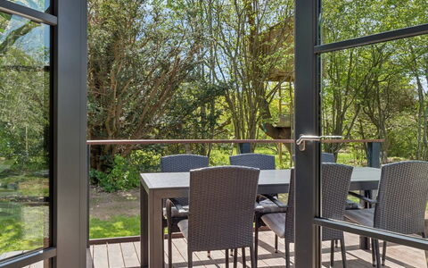 Alika - 700M from the Sea: Madera, Mueble, Silla, Mueble Para Exteriores, Porche, Mesa, Mesa Al Aire Libre, Cocina Y Comedor Mesa, Cubierta, Madera Dura