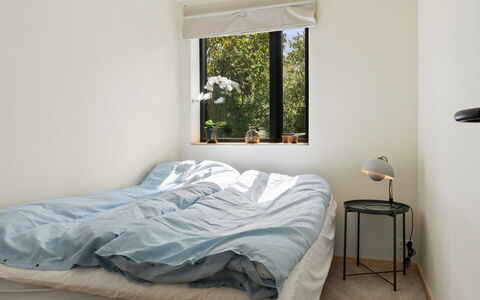 Alika - 700M from the Sea: Cama, Habitación, Diseño De Interiores, Mueble, Lecho, Pared, Sábana, Linos, Madera, Textil