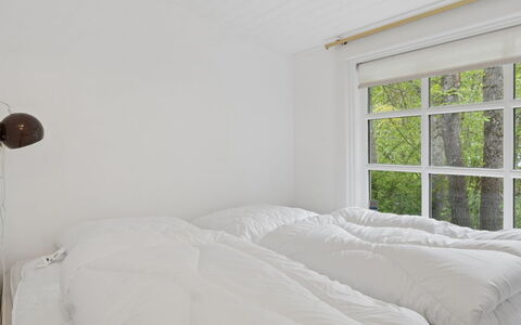 Dalia - 850M from the Sea: Habitación, Cama, Lecho, Sábana, Blanco, Madera, Linos, Diseño De Interiores, Suelo, Techo